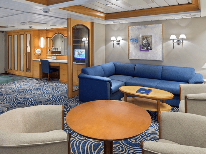 RCI Vision of the Seas Owner's Suite.png